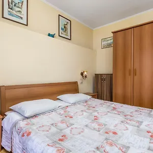  Apartment Rina